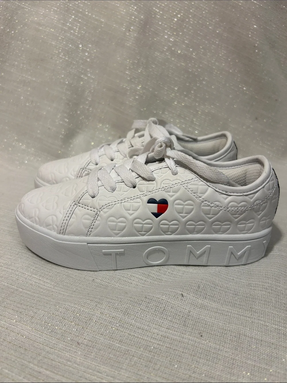 Tommy Hilfiger Girls Size 2 White Heart Logo Sneakers